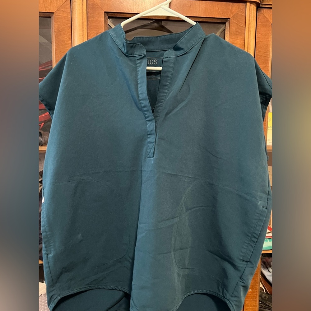 Teal Figs Scrub top
